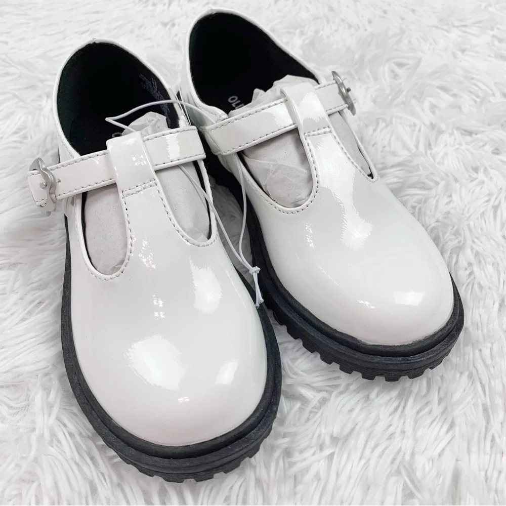 Old Navy girls Chunky heel patent leather Mary Jane shoes in white